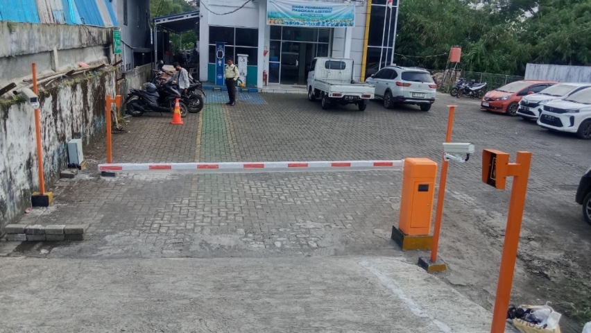 Pemasangan Palang Otomatis RFID Offline di PLN ULP Airmadidi, Sulawesi Utara
