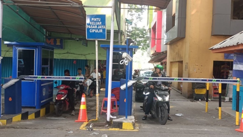 PENGELOLAAN LAHAN PARKIR PASAR JAYA CIPULIR