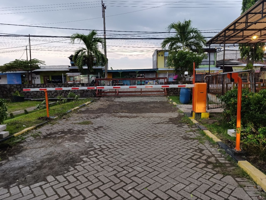 Pemasangan Portal Otomatis Parkways Estate RFID Online + IP Camera di Politeknik Negeri Sidoarjo