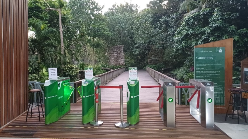 PEMASANGAN FLAP BARRIER &amp; TRIPOD TURNSTILE MONKEY FOREST